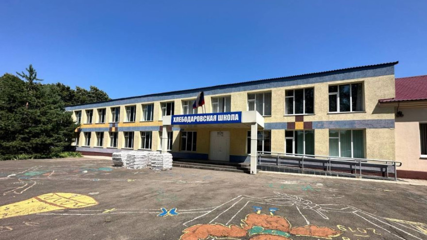 Ямальские строители восстанавливают еще одну школу в Волновахском районе 