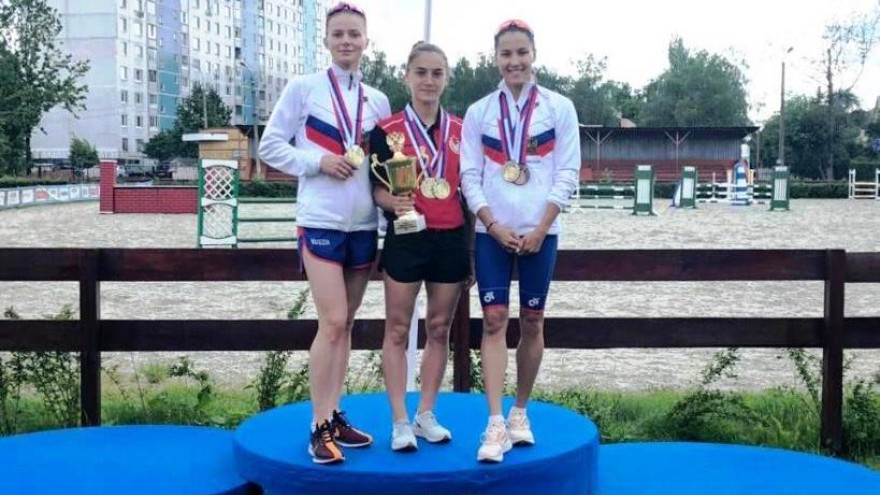 Аделина Ибатуллина завоевала золото чемпионата России по современному пятиборью