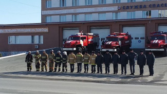 Спасенные дома, леса и судьбы людей. Профессиональный праздник отмечают ямальские огнеборцы