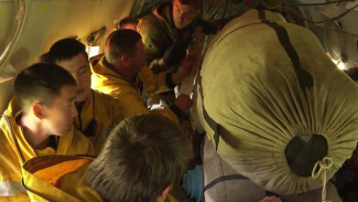 Леса Якутии охватил огонь: помогают бороться со стихией пожарные из других регионов