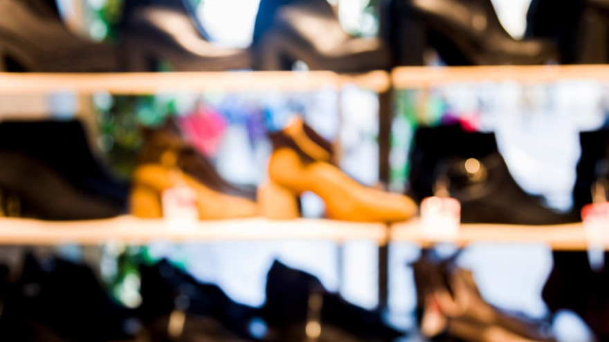 Роспотребнадзор через суд пресек незаконную торговлю обувью в Ноябрьске