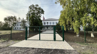 Ямальские строители за год восстановили пять школ в Волновахском районе  