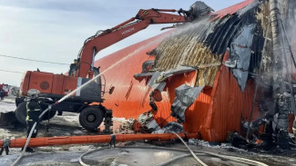 В Лабытнанги произошел пожар в ангаре по улице Ханмейское шоссе