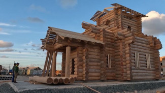 В отдаленном селе ЯНАО строят деревянный храм из архангельской сосны