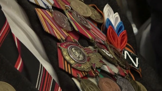 В Ноябрьске наградили двух ветеранов блокадного Ленинграда