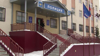 Сымитировал женский голос: 19-летний аферист оставил жительницу Ямала без денег