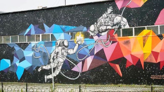 Город в красках: уличные художники расписывают ямальские здания