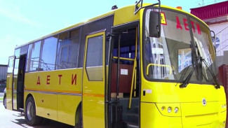 В Ямальскую школу-интернат прибыл новый детский автобус