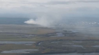 «Ядовитый дым по всему городу»: в Лабытнанги несколько дней тушат пожар на свалке