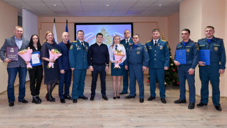 Губернатор ЯНАО вручил государственные награды сотрудникам МЧС в преддверии Дня спасателя