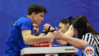 Спортсменка из Нового Уренгоя завоевала три медали на чемпионате России по армрестлингу