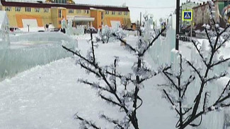 В Салехарде демонтируют ледовые городки