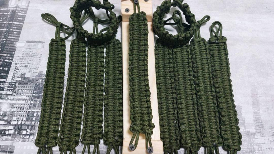 В Салехарде добровольцы ZOV89 начали выпуск «Браслетов жизни»