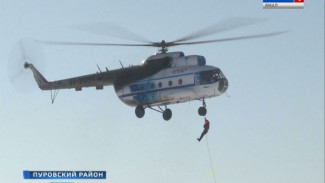 Будничный экстрим: «Ямалспас» провел воздушные тренировки в Тарко-Сале