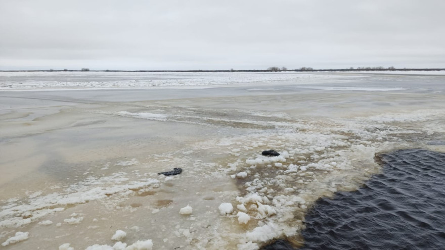 ЧП на воде: трое мужчин погибли, провалившись под лед