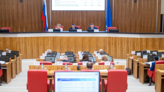 Остается социально-ориентированным: депутаты готовятся принять главный финансовый документ Ямала