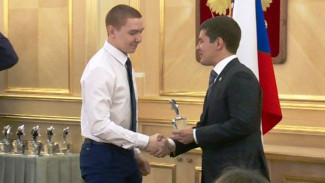 Дмитрий Артюхов наградил лучших спортсменов Ямала
