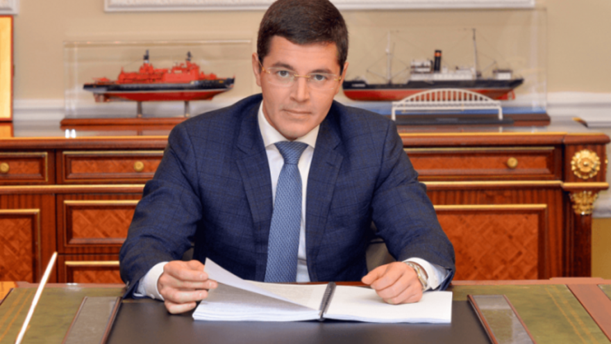 Дмитрий Артюхов поздравляет специалистов органов местного самоуправления с профессиональным праздником