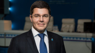 Дмитрий Артюхов поздравил работников и ветеранов гражданской авиации с профессиональным праздником