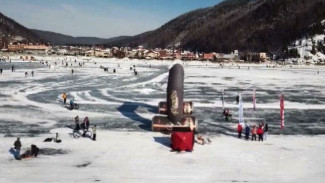 Экстремальный марафон: на озере Байкал прошли гонки на коньках, велосипедах и лыжах