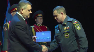 Накануне Дня пожарной охраны лучшие огнеборцы Ямала получили заслуженные награды