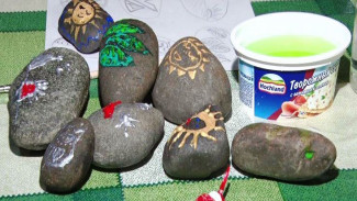 Знакомство с ненецкой культурой: в Яр-Сале прошёл мастер-класс по росписи камней и изготовлению из них оберегов