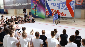 В Надыме юные гимнастки получили заряд мотивации от двукратной олимпийской чемпионки Евгении Канаевой