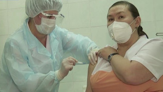 Медики Муравленко прошли первый этап иммунизации против COVID-19: как чувствуют себя вакцинированные
