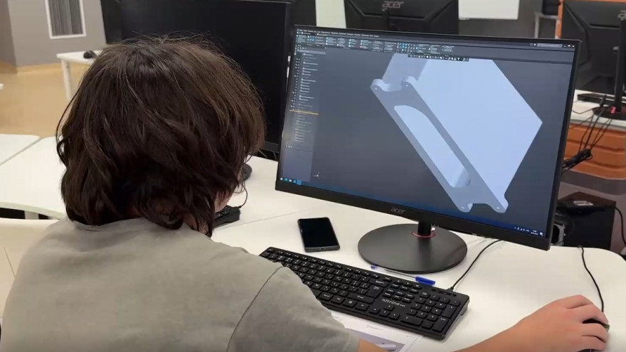 Юные инженеры из Ноябрьска помогли водителям автобусов решить производственную проблему