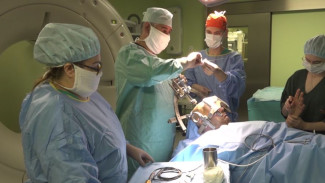 Тюменские нейрохирурги выполняют высокотехнологичные операции на головном мозге 