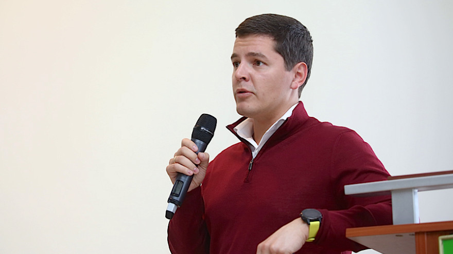 Дмитрий Артюхов анонсировал прямой эфир в Новом Уренгое
