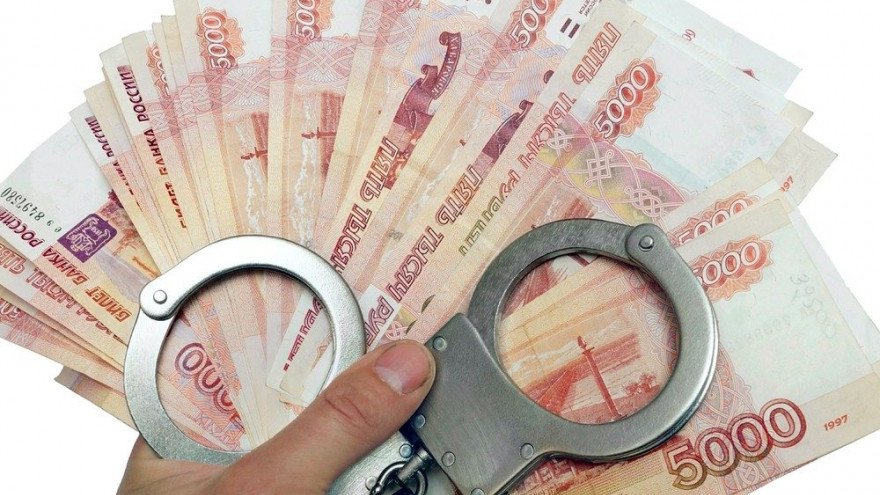 На Ямале завели уголовные дела на двух мужчин за коммерческий подкуп 