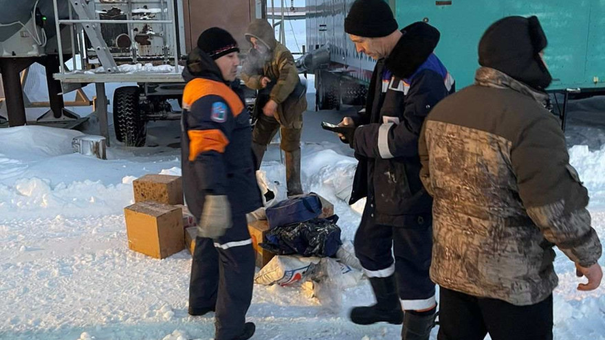 На Ямале спасатели помогли мужчинам, у которых сгорел транспорт 