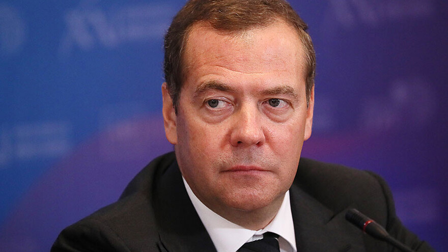 Дмитрий Медведев предложил подумать о компенсации за ненормированный рабочий день