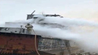 В окружной столице около 5 часов тушили пожар на судне «Ямалфлота»