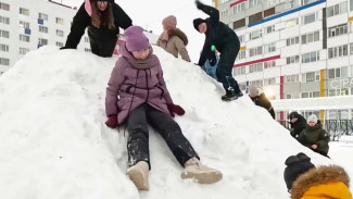 Первый снег: Новый Уренгой стал белым и по-детски счастливым