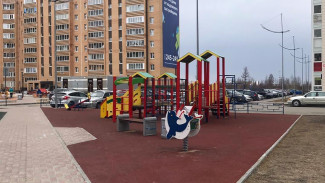 От младенцев до подростков. В Новом Уренгое из-за коронавируса закрыли детские площадки
