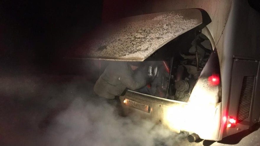 На ямальской трассе в 48-градусный мороз сломался автобус с пассажирами