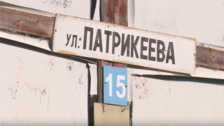 Фундамент поплыл: жильцы аварийного дома в Салехарде боятся за свою безопасность