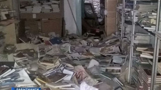 Вчера – знания, сегодня – мусор: в бывшей шестой школе станции Обская найдены горы брошенных учебников