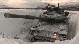 Военных в Арктике укомплектовали модернизированными танками 