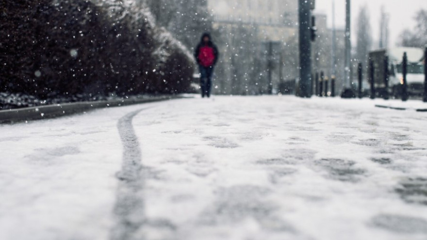 Температурные качели превратили улицы Ноябрьска в каток