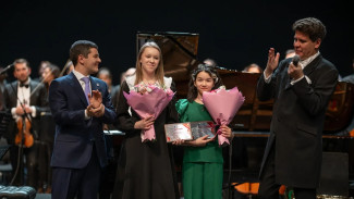 Концерт Дениса Мацуева завершился награждением юных дарований Ямала