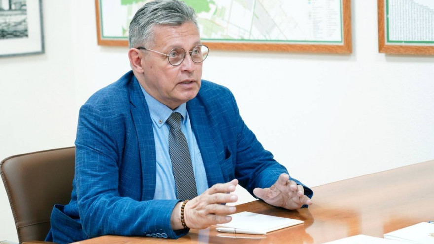 Сабитов прокомментировал предложение о выпуске специальных SIM-карт для детей