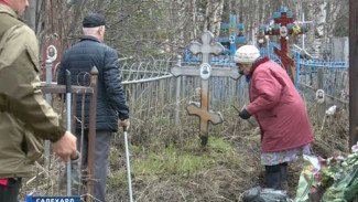 Казаки и старожилы Салехарда навели порядок на старом городском кладбище