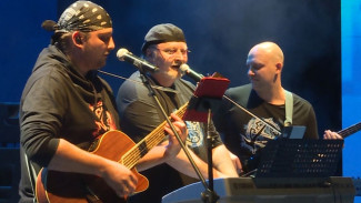 «Миром наполняем небеса»: новоуренгойские рок-группы выступили для горожан