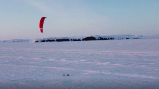 Чукотский экстремал преодолел тысячи километров на лыжах и парашуте 