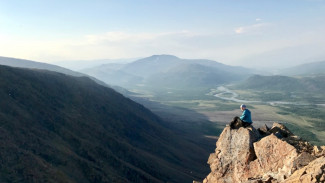 Фотографии спецкора ГТРК «Ямал» Марины Ковалевой, снятые буквально на самой вершине горы Рай-Из