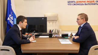Владимир Якушев и Дмитрий Артюхов обсудили ключевые направления работы на Ямале