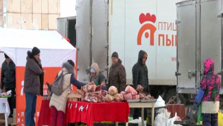 Тюменские аграрии завершают сезон выездной торговли на Ямале: что приобрели надымчане к Новому году 